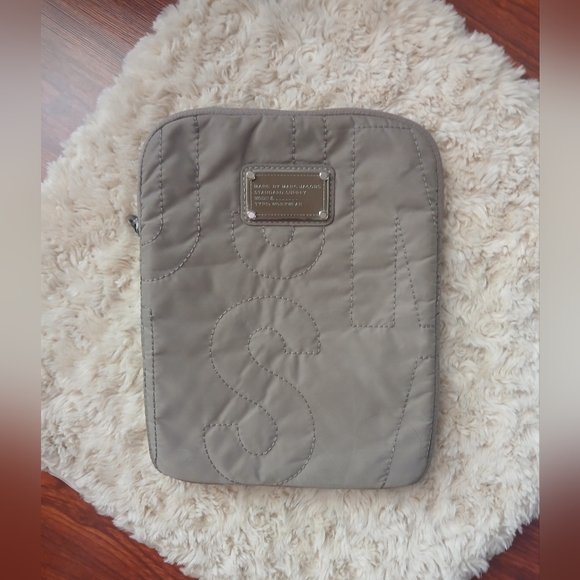 Marc By Marc Jacobs Other - 💎 Marc by Marc Jacobs Quilted Tablet Sleeve in Gray Taupe Padded